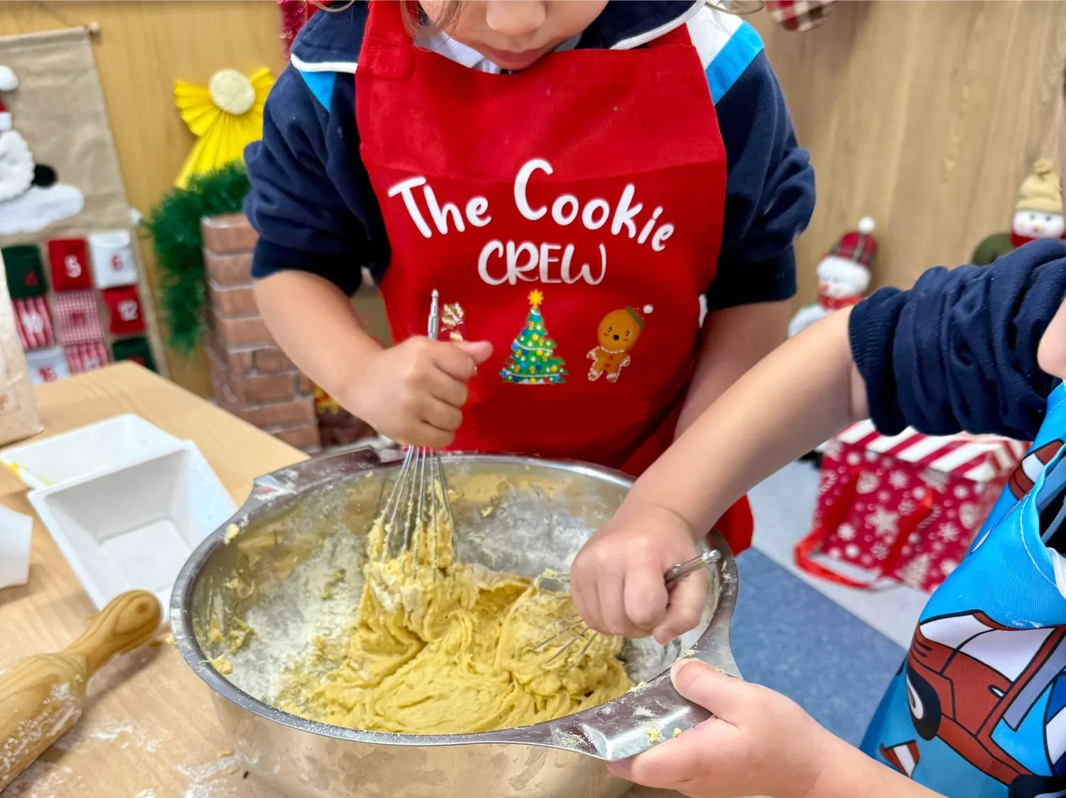 Taller de cocina en Guardería Panda: los peques preparan galletas